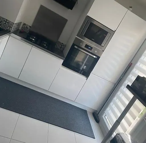 Belle Maison Neuve A 5 Mn De La *